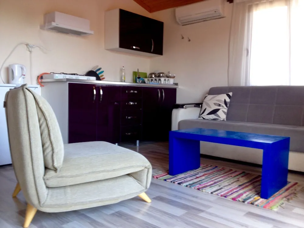 Apart Daire, 2 Yatak Odası, Mutfak, Bahçe Manzaralı