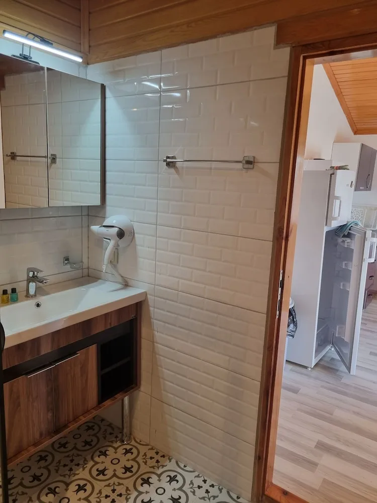 Apart Daire, 2 Yatak Odası, Mutfak, Bahçe Manzaralı