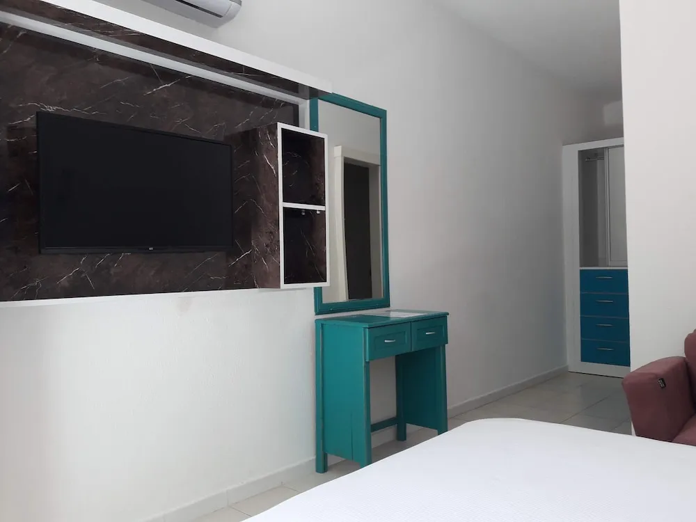 Comfort Tek Büyük Yataklı Oda, Balkon, Bahçe Manzaralı
