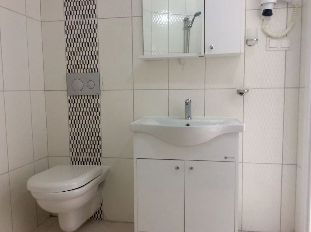 Comfort Tek Büyük Yataklı Oda, Balkon, Bahçe Manzaralı