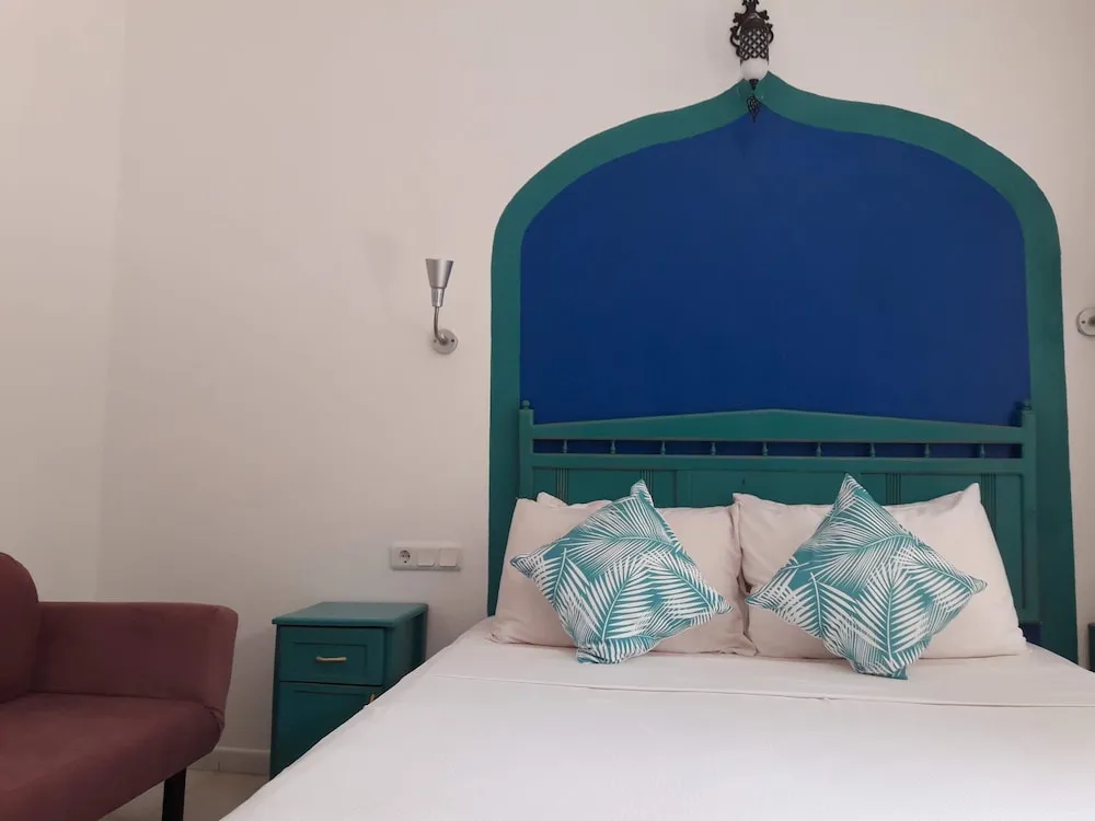 Comfort Tek Büyük Yataklı Oda, Balkon, Bahçe Manzaralı