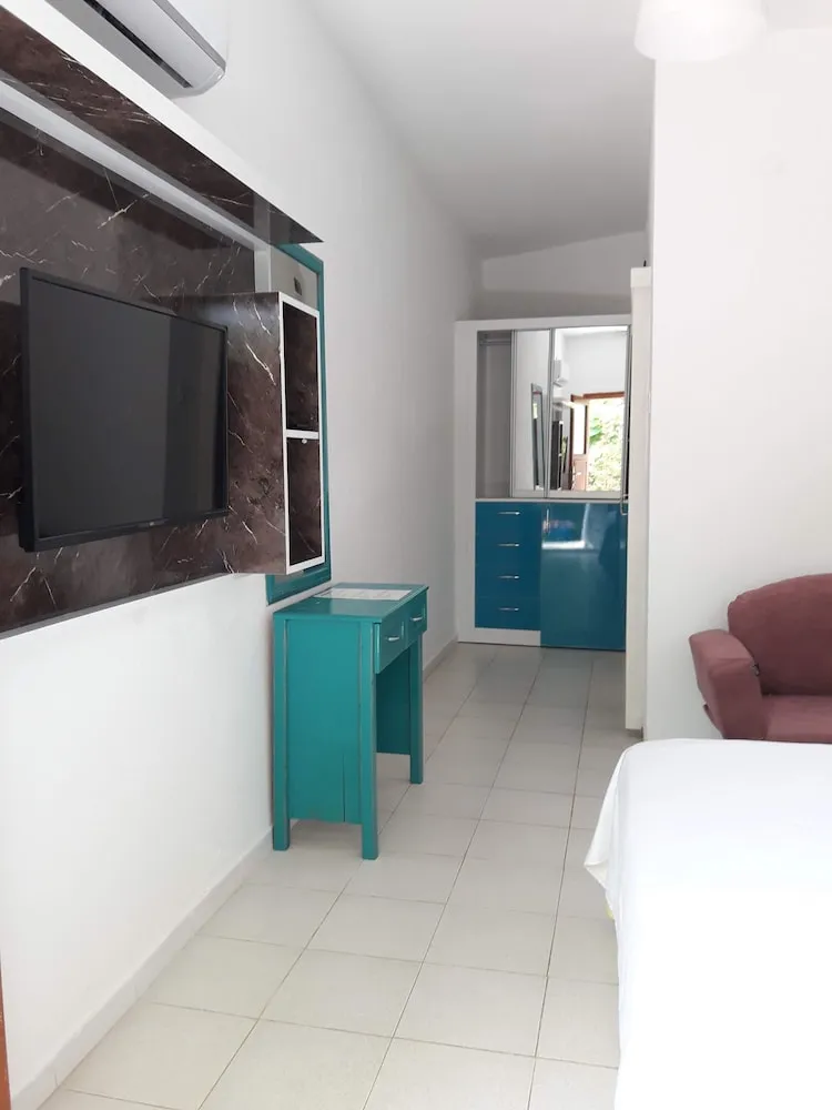 Comfort Tek Büyük Yataklı Oda, Balkon, Bahçe Manzaralı