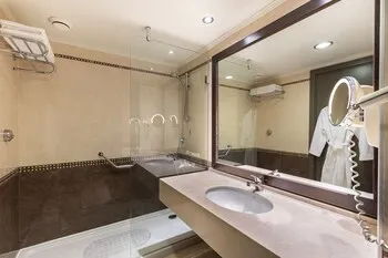 Paloma Perissia - Her Şey Dâhil