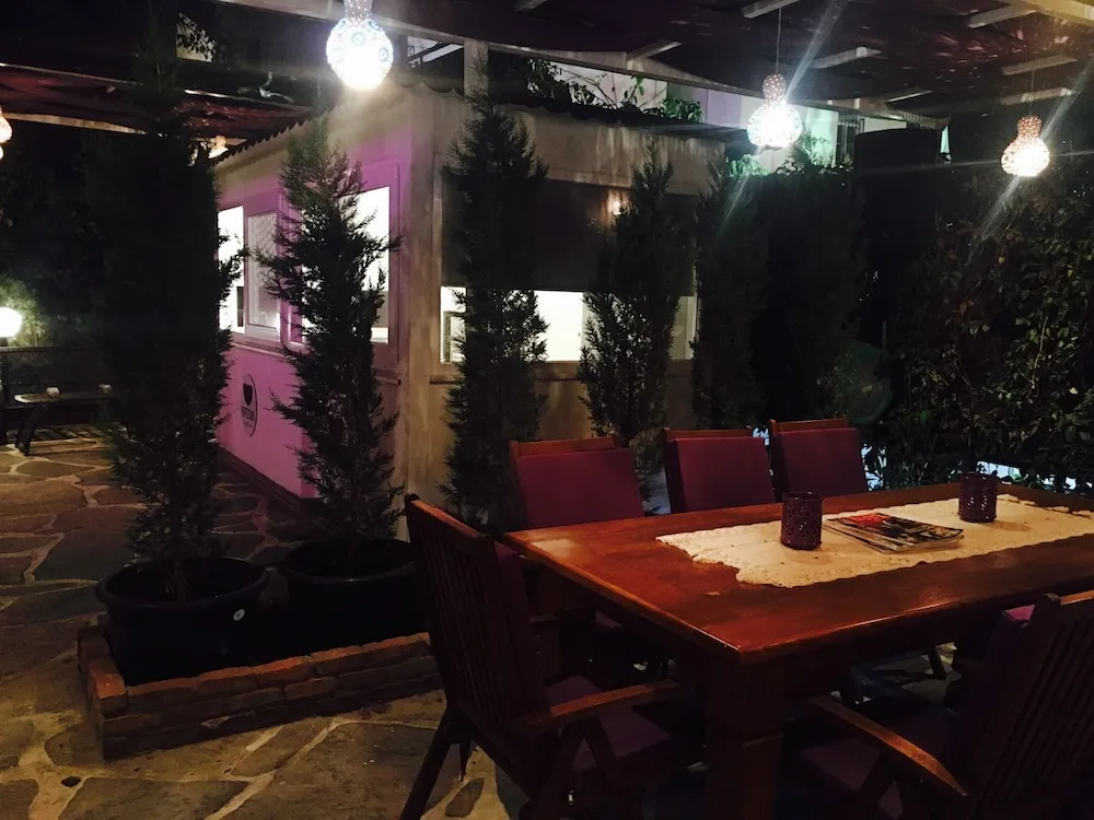 Açık havada yemek servisi