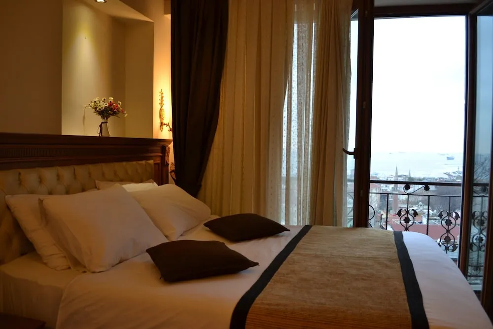 Deluxe Üç Kişilik Oda, Deniz Manzaralı