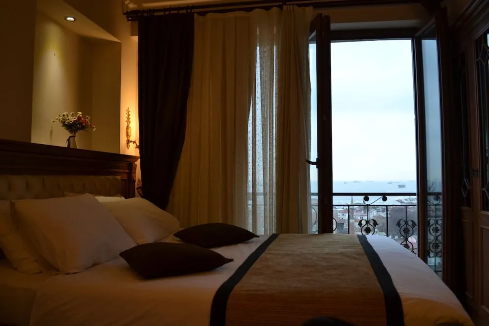 Deluxe Üç Kişilik Oda, Deniz Manzaralı