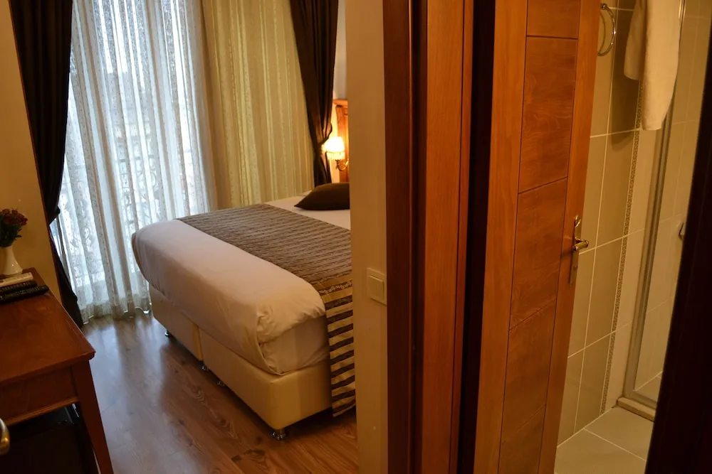 Standard Tek Büyük Yataklı Oda
