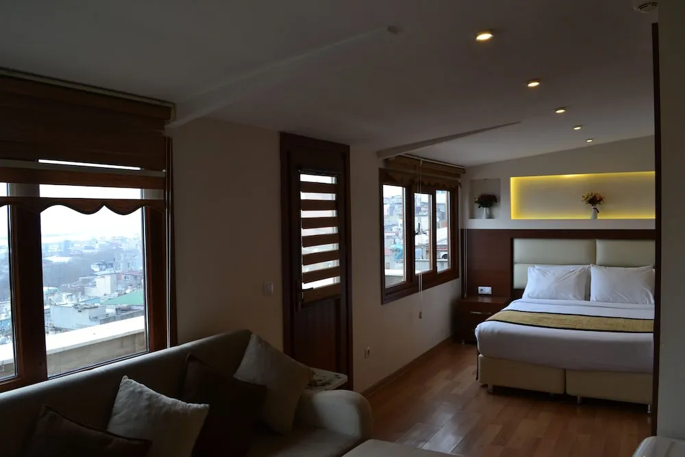 Tek Büyük Yataklı Oda, Balkon, Deniz Manzaralı