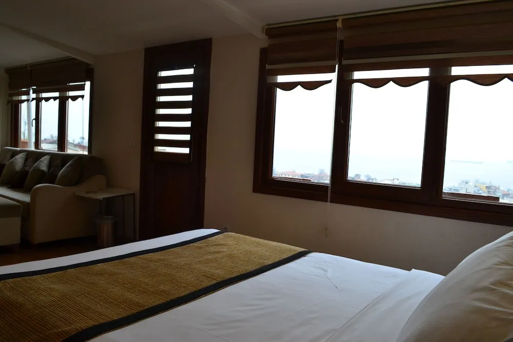 Tek Büyük Yataklı Oda, Balkon, Deniz Manzaralı