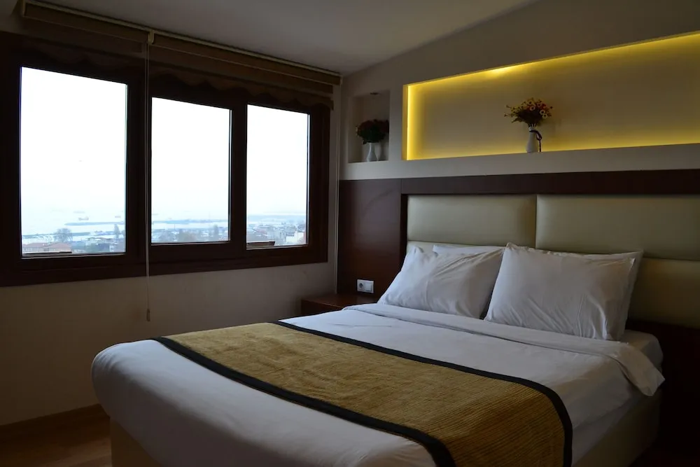 Tek Büyük Yataklı Oda, Balkon, Deniz Manzaralı
