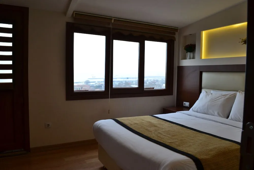 Tek Büyük Yataklı Oda, Balkon, Deniz Manzaralı