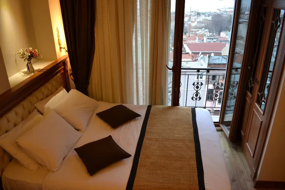 Tek Büyük Yataklı Oda, Balkon, Deniz Manzaralı