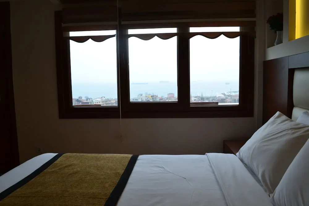 Tek Büyük Yataklı Oda, Balkon, Deniz Manzaralı