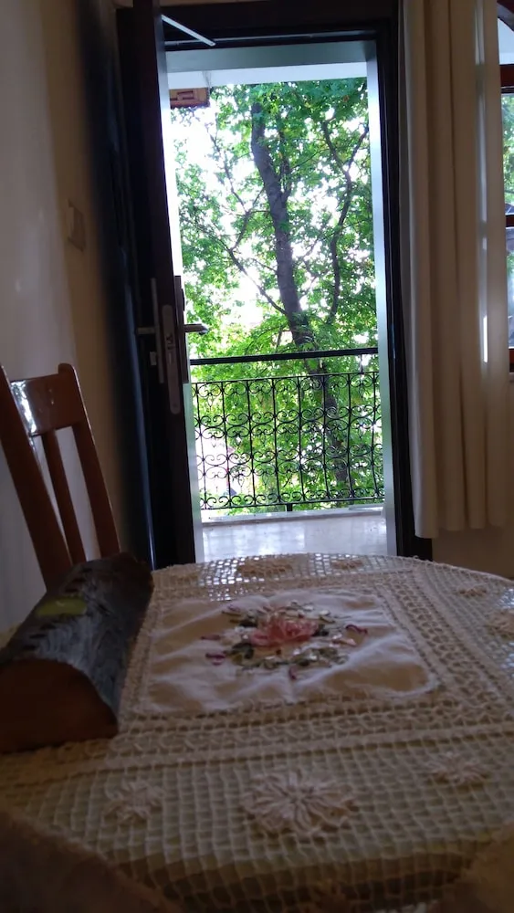 Süit, 1 Çift Kişilik Yatak ve Çekyat, Sigara İçilmez, Balkon