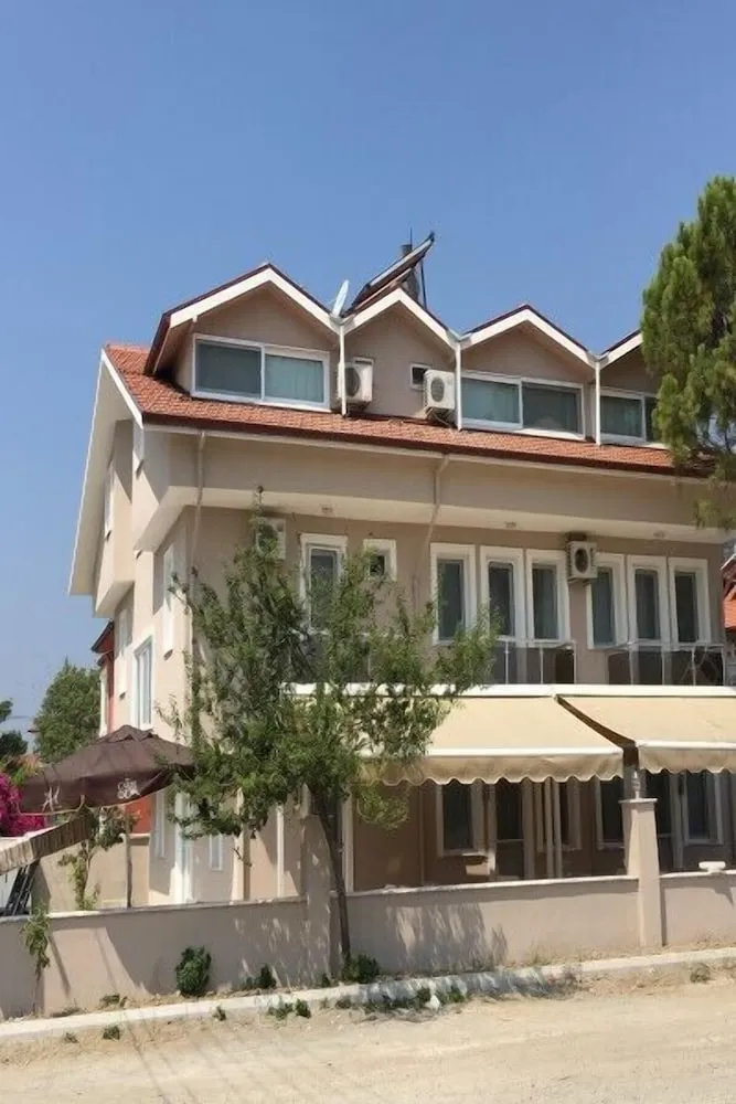 Konaklama yerinin ön cephesi