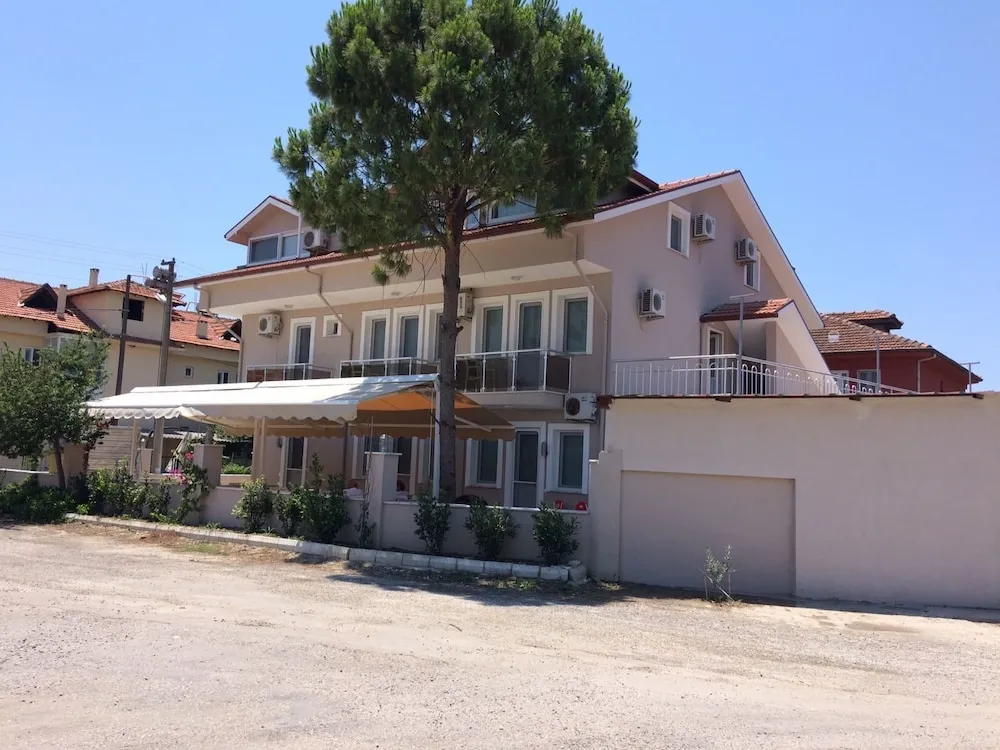 Konaklama yerinin ön cephesi