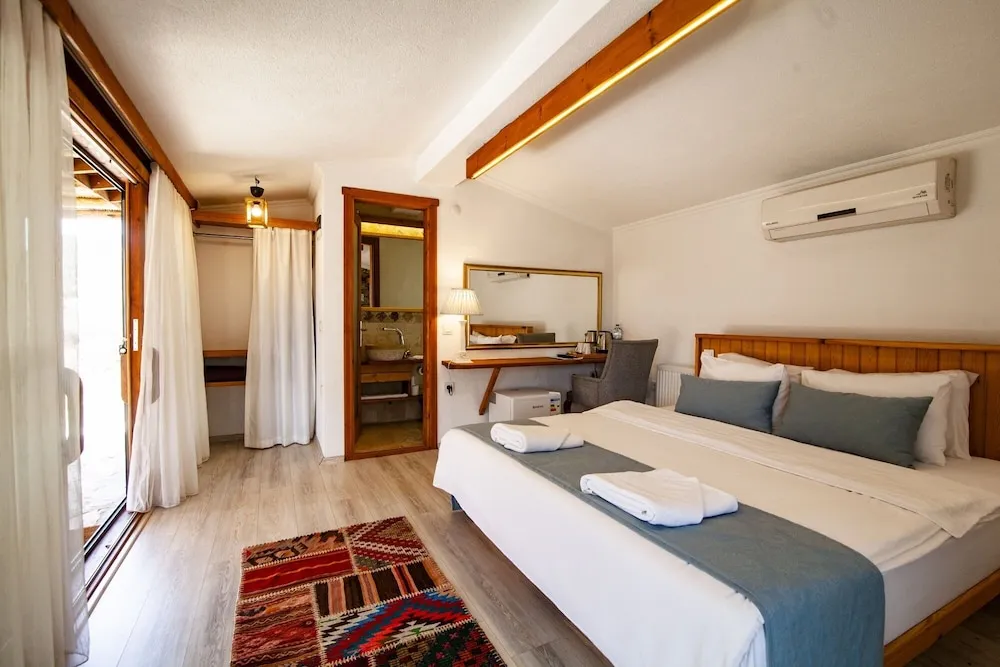 Grand Kulübe, 1 Büyük (Queen) Boy Yatak, Sigara İçilmez, Dağ Manzaralı