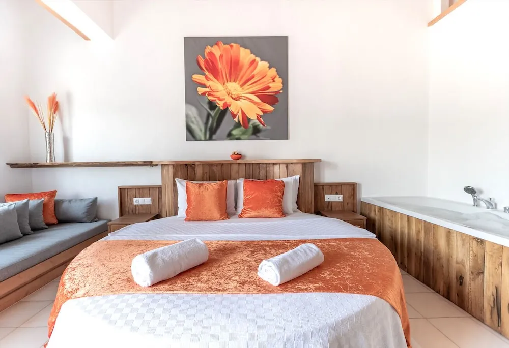 Deluxe Room with Fireplace & Jacuzzi