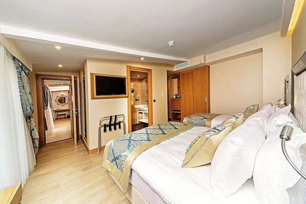 2 Conneting Standard Rooms With Balcony