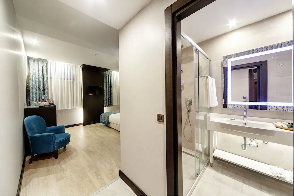 Basement Triple Room