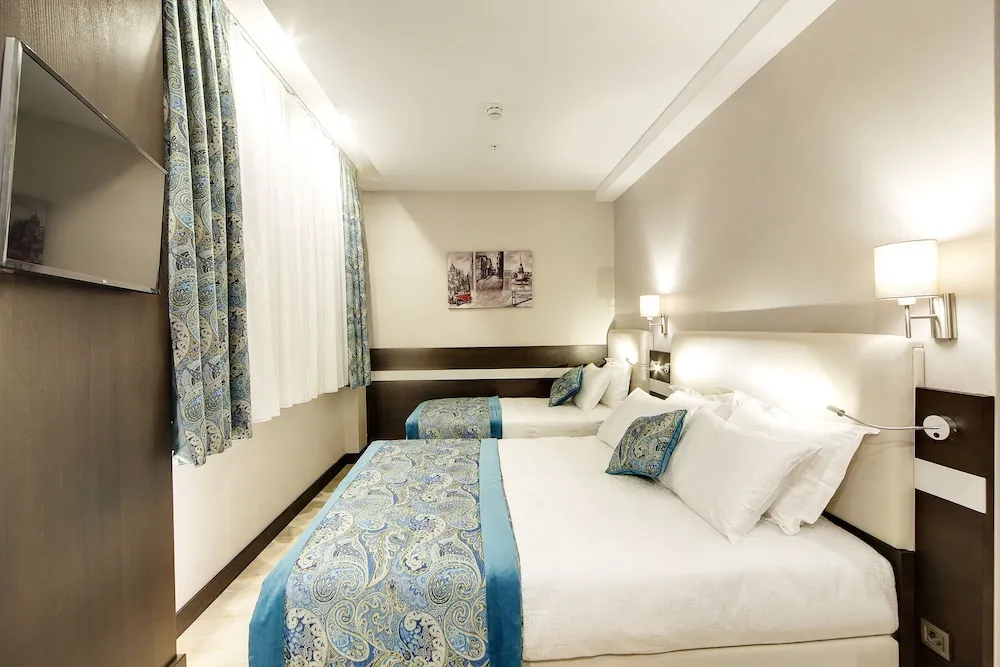 Basement Triple Room