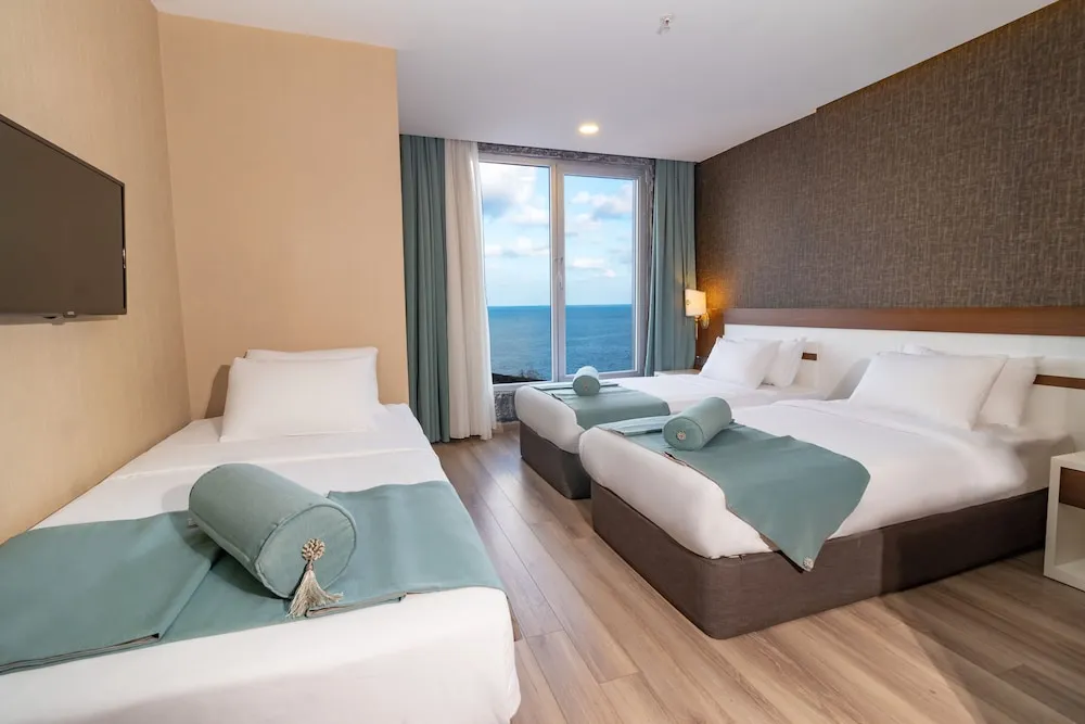 Deluxe Triple Deniz Manzarali Oda
