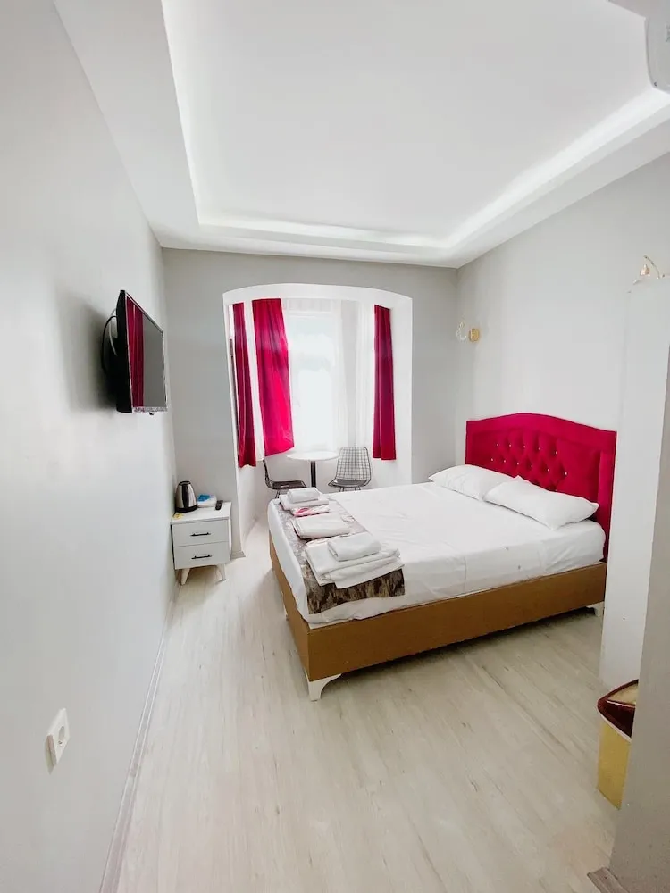 Standard Tek Büyük Yataklı Oda