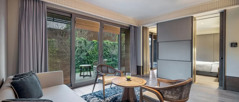 Garden Suite Grand, King Bed