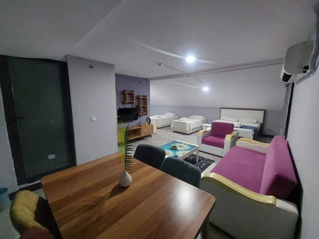 Çatı Katı Geniş Aile Odası,Havuz Manzaralı,Balkonlu