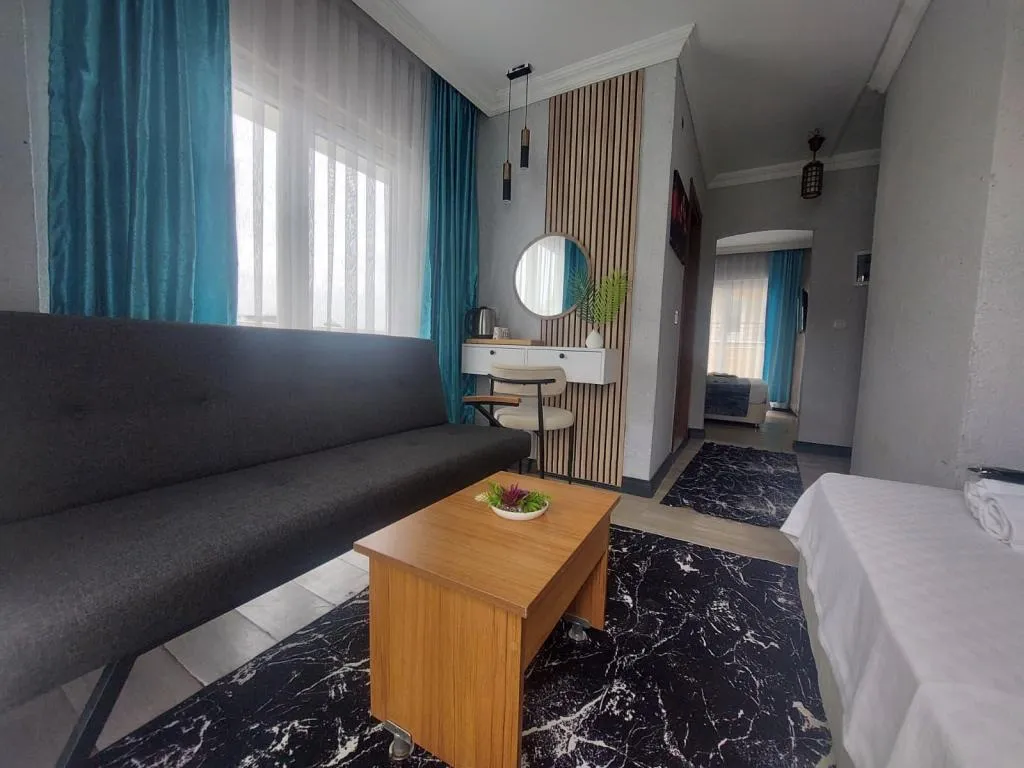 Comfort Aile Odası,Havuz Manzaralı,Balkonlu