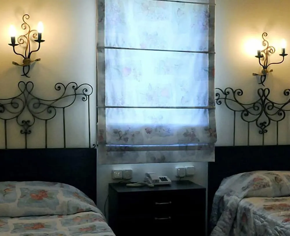 Club Üç Kişilik Oda