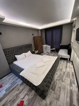 Adan Otel