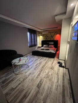 Adan Otel