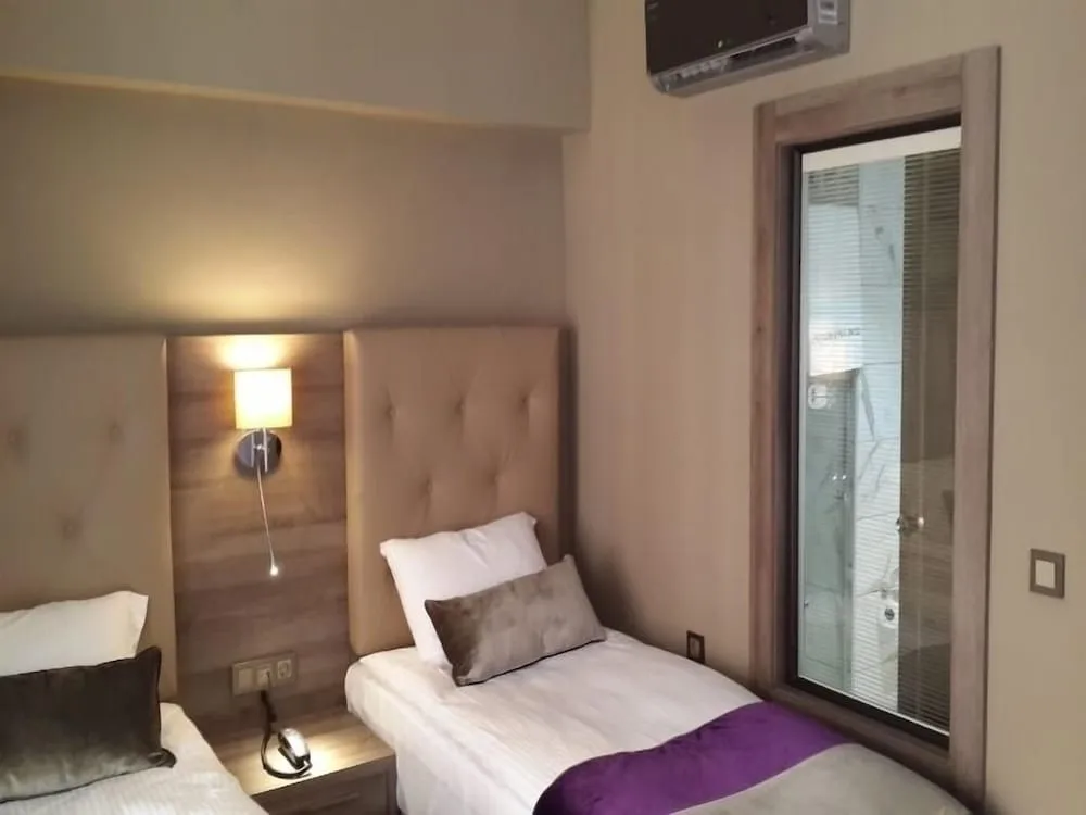 Standard Tek Büyük veya İki Ayrı Yataklı Oda