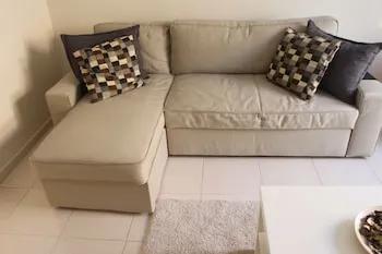 Kinzi House