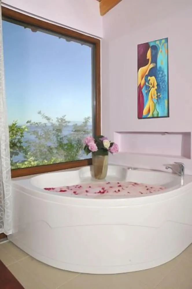 Deluxe Tek Büyük Yataklı Oda, Sıcak Su Küveti, Deniz Manzaralı