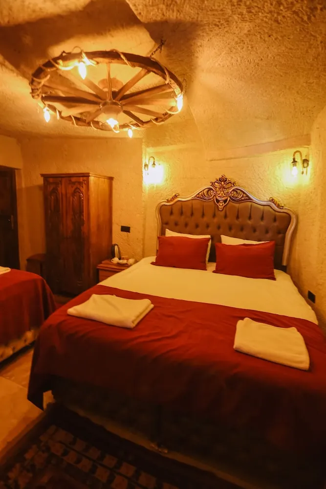 King Cave Suite