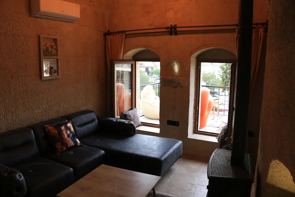 King Cave Suite