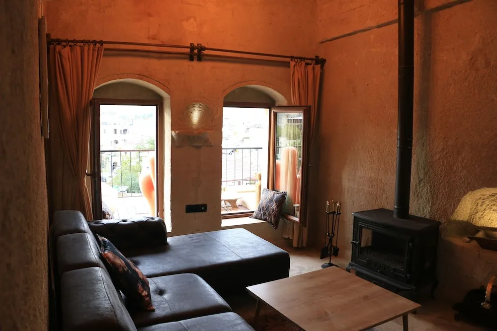King Cave Suite