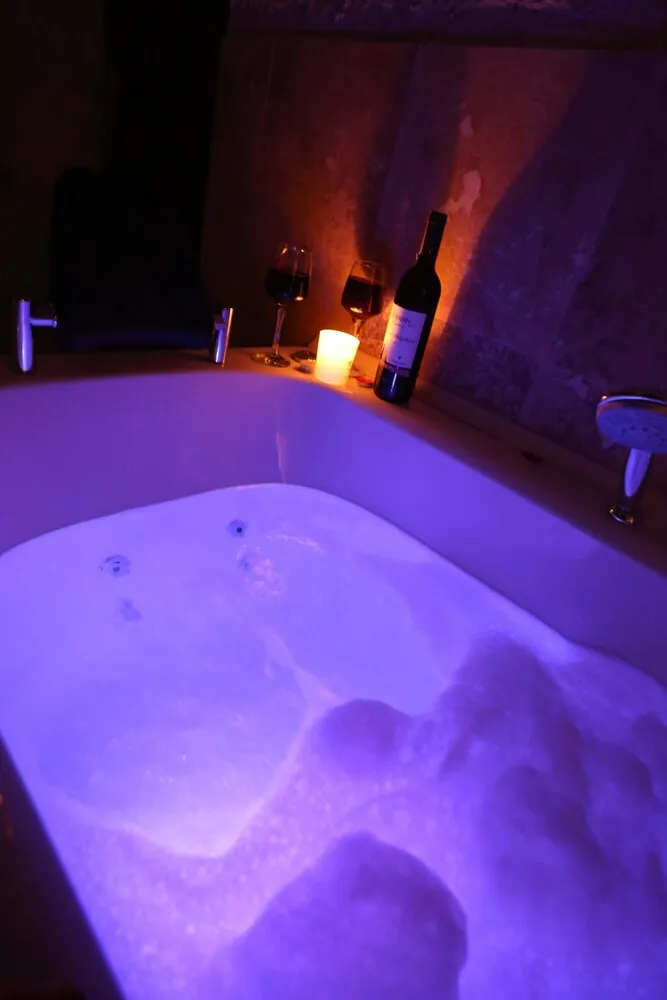 King Cave Suite
