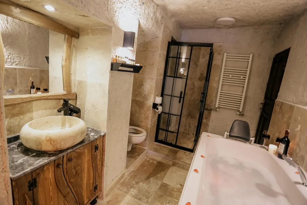 King Cave Suite