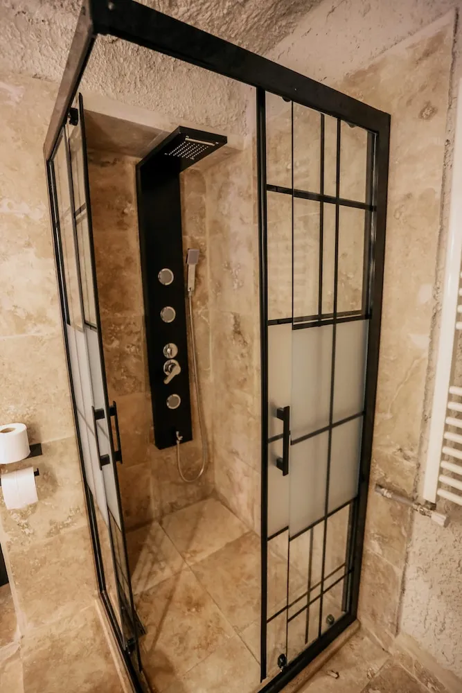 King Cave Suite