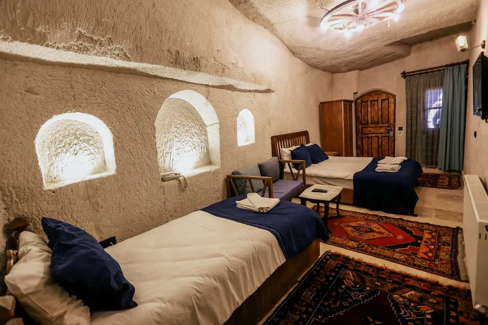 Deluxe Family Cave Suite