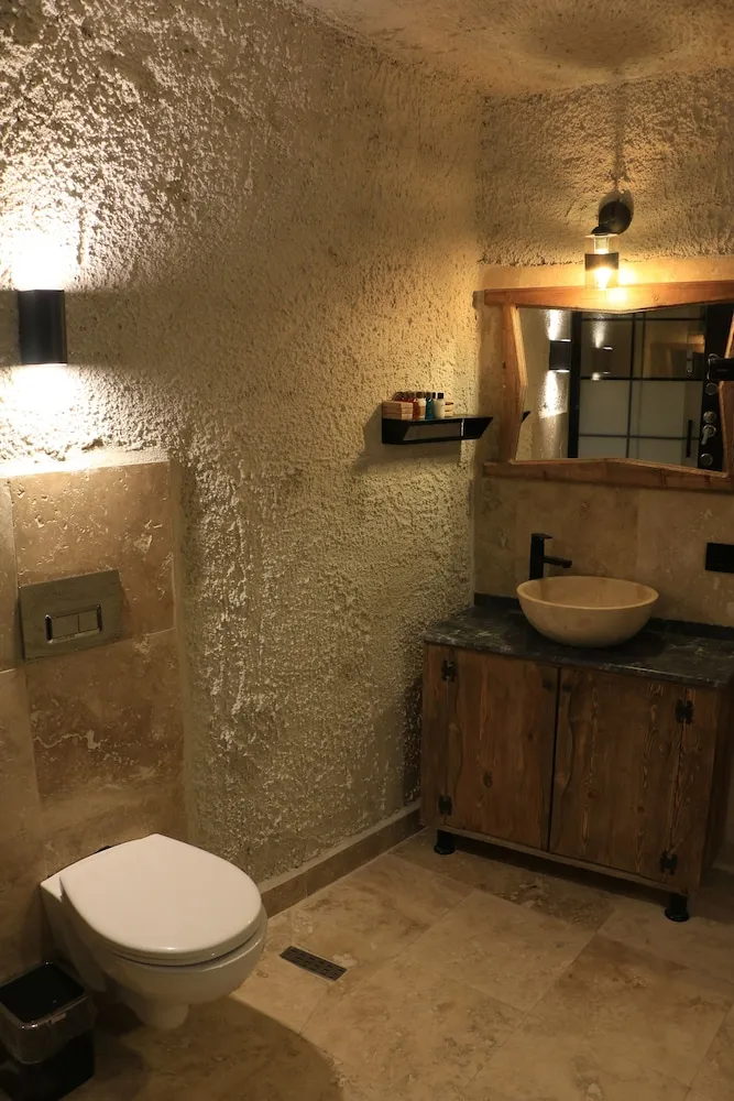 Deluxe Family Cave Suite