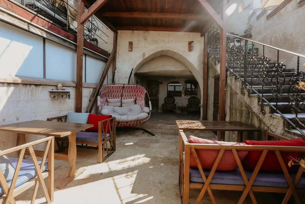 Deluxe Family Cave Suite