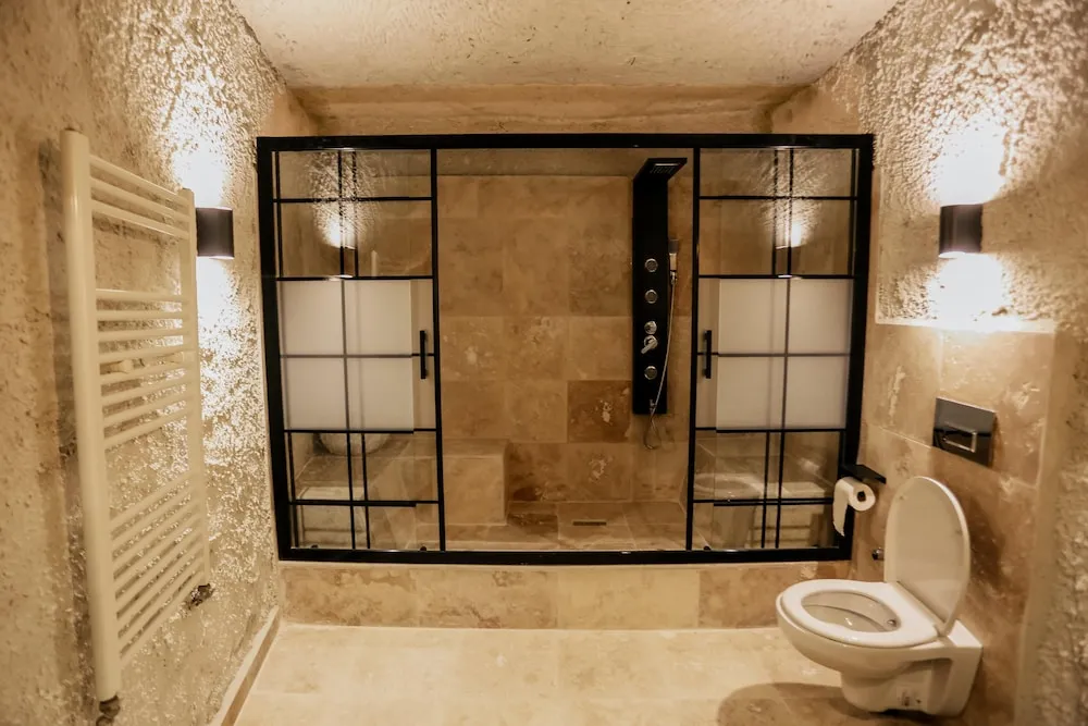 Deluxe Family Cave Suite