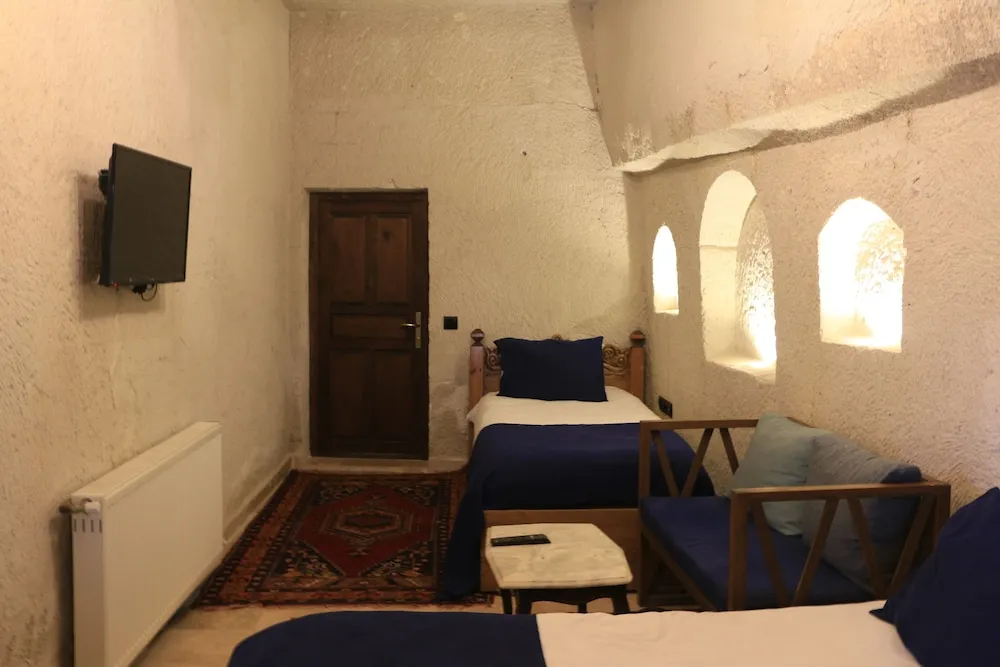Deluxe Family Cave Suite
