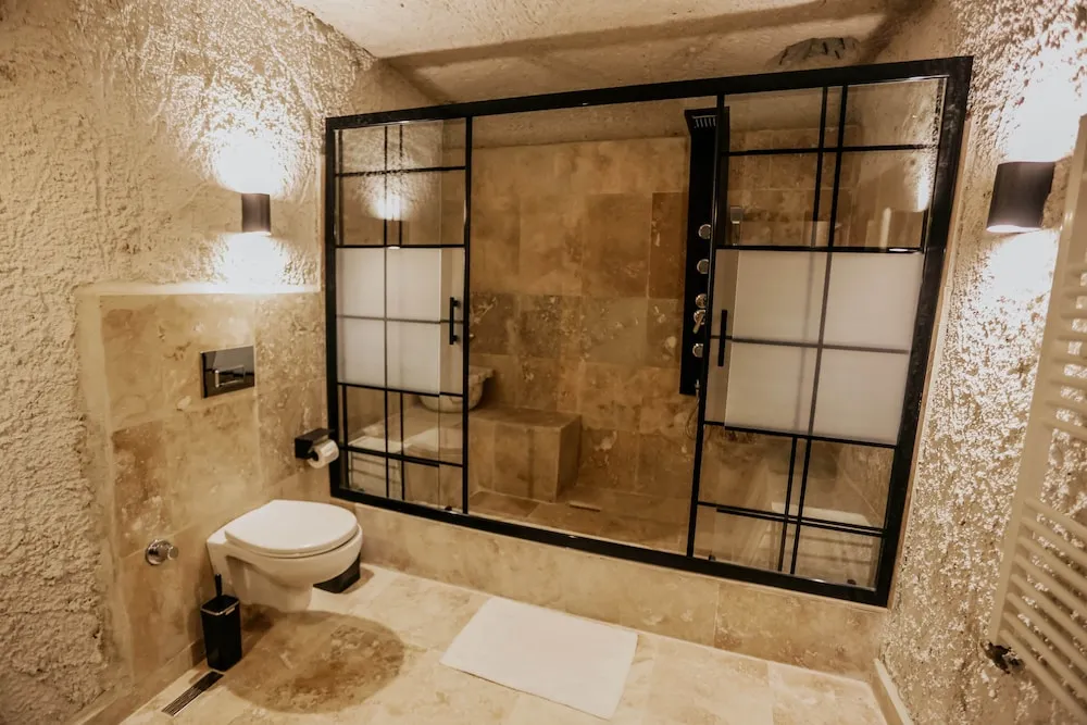 Deluxe Family Cave Suite