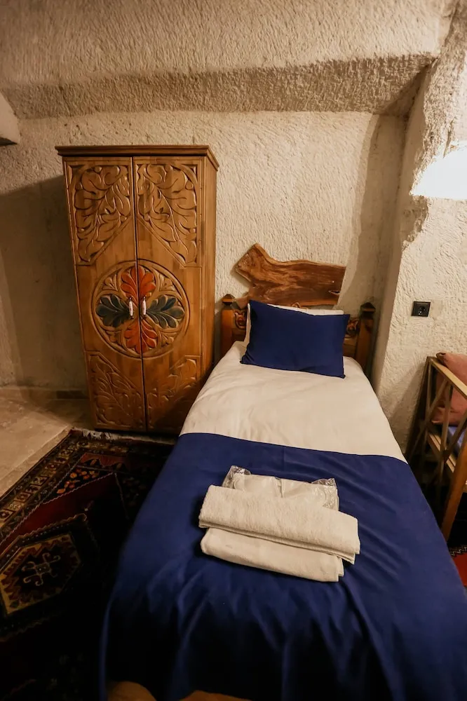Deluxe Family Cave Suite