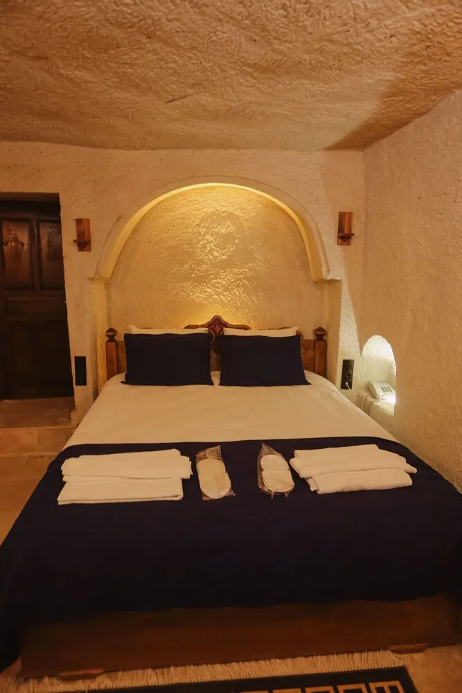 Deluxe Cave Suites
